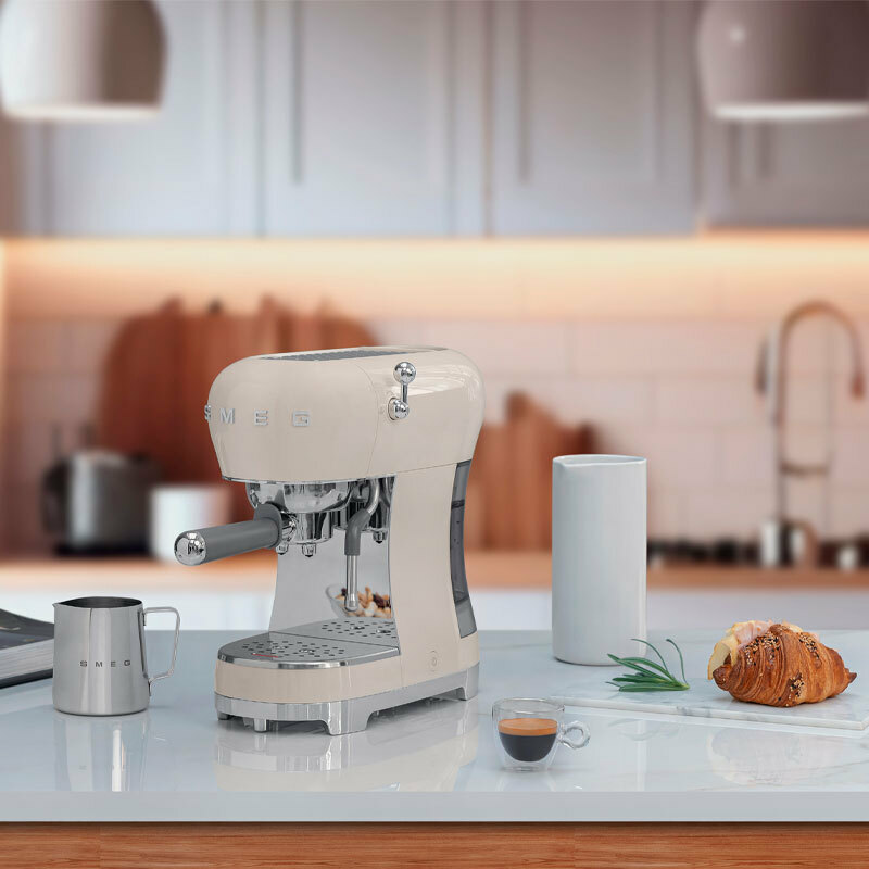 Cafetera espresso Smeg Pae ECF02CREU Cafetera espresso Smeg Pae ECF02CREU