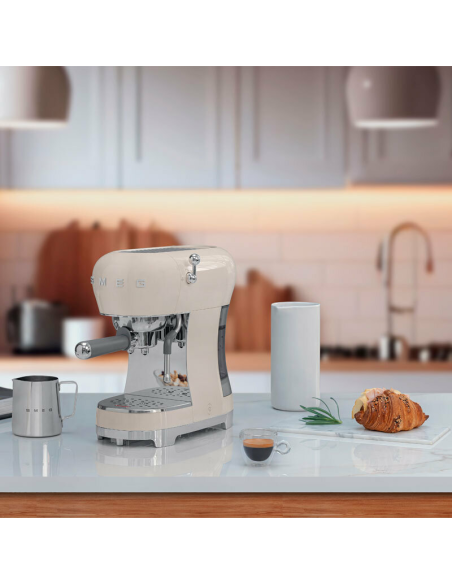 Cafetera espresso Smeg Pae ECF02CREU