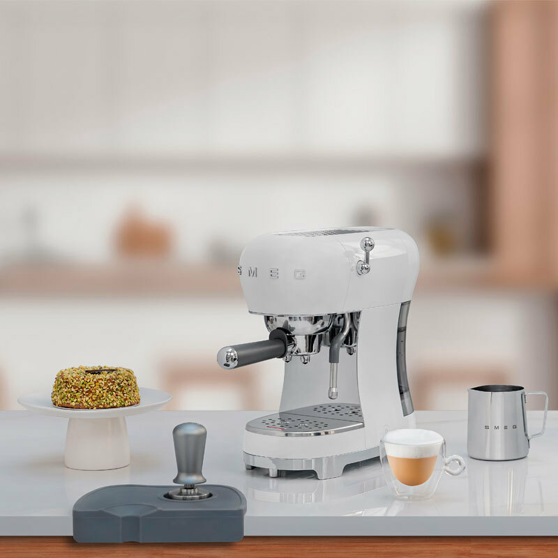 Cafetera espresso Smeg Pae ECF02WHEU